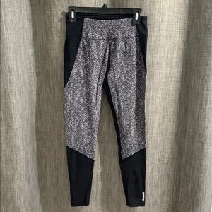 Reebok Black & Gray Patterned Athletic Leggings Small